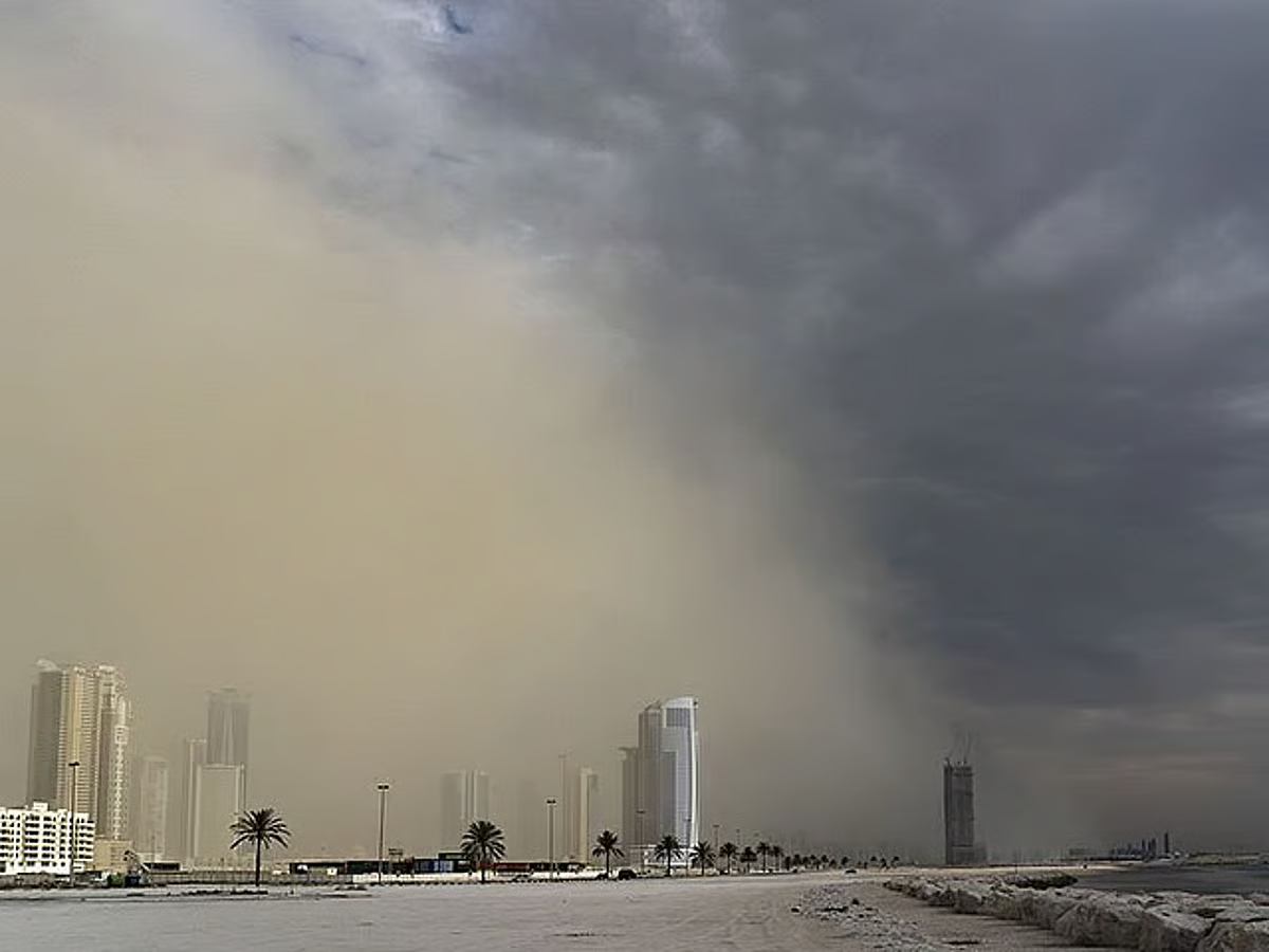 UAE Issues Yellow Dust Alert as Visibility Drops in Several Areas